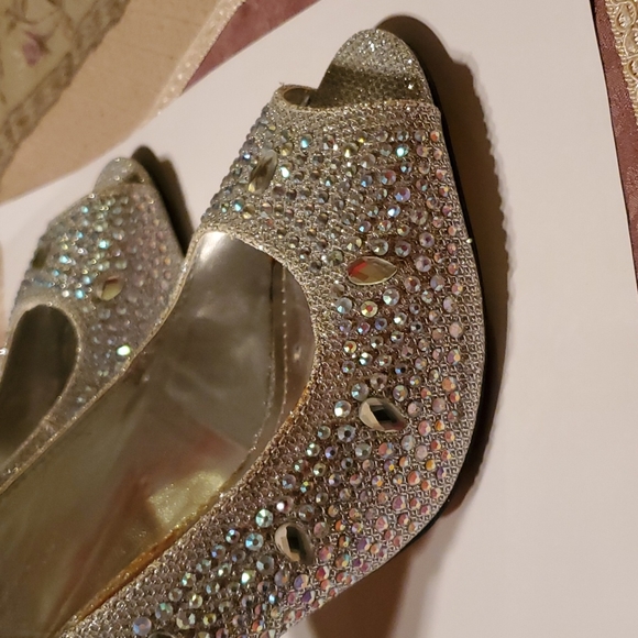 Silver Valentine's Franco shoes - Picture 2 of 4